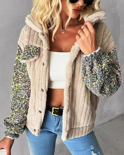 Damen Jacke – Weicher Teddy-Stoff – Paillettenärmel – Knopfleiste – Brusttaschen