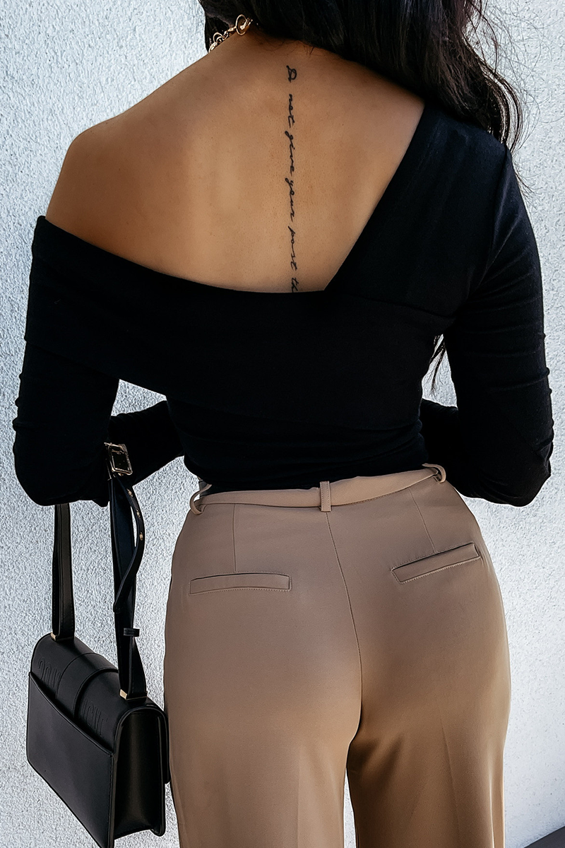 Elegantes Off-Shoulder-Top mit schrägem Kragen – Freizeitkleidung für Damen