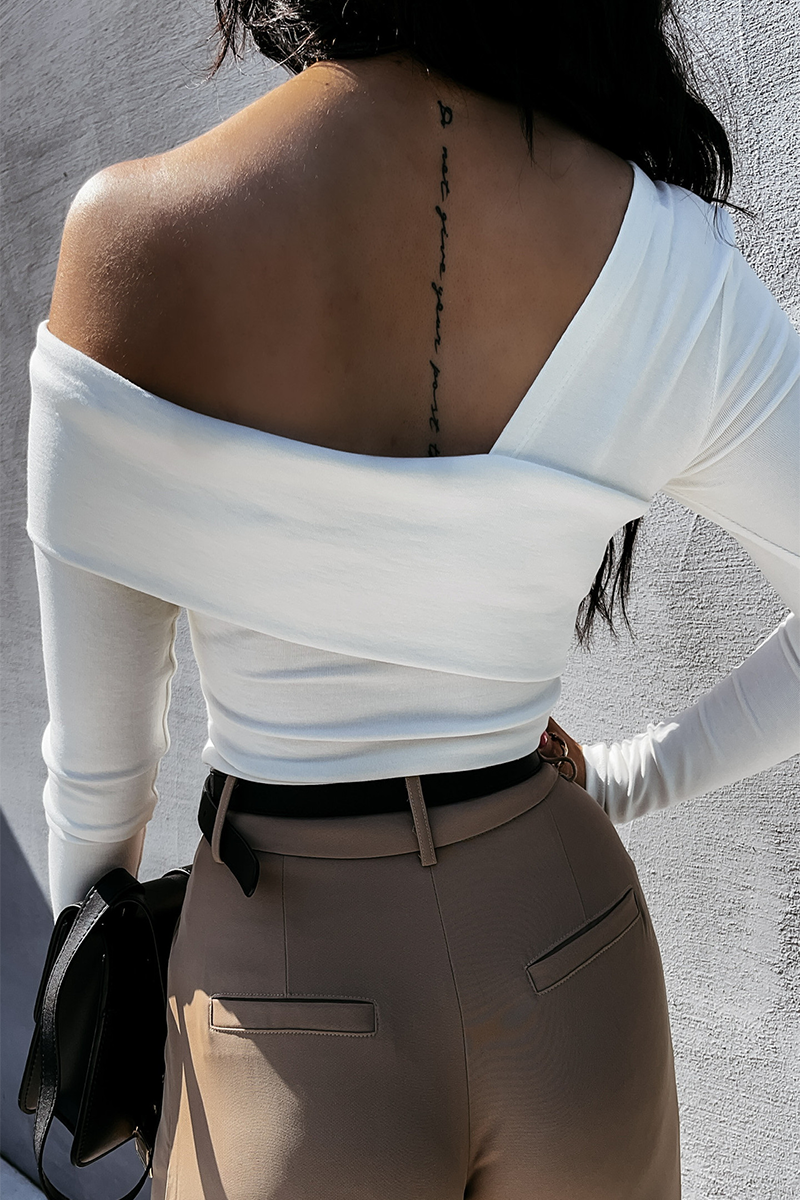 Elegantes Off-Shoulder-Top mit schrägem Kragen – Freizeitkleidung für Damen