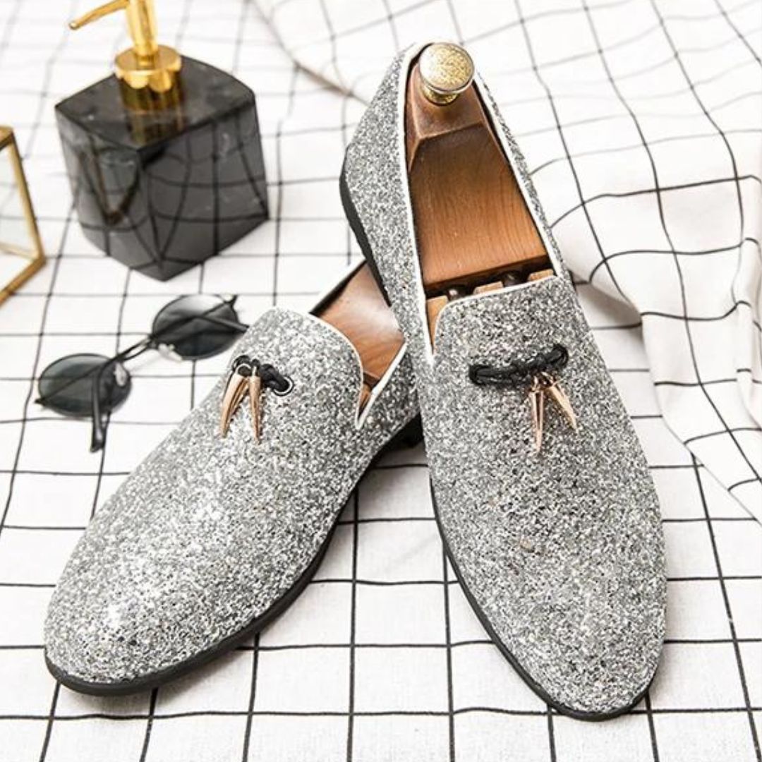 Herren Slipper – Elegantes Design – Glitzernde Oberfläche – Metallverzierung