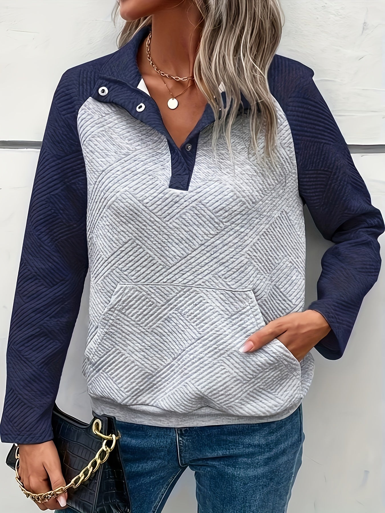 Damen Sweatshirt - Gestepptes Chevron-Muster - Knopfleiste - Kängurutasche - Lockerer Schnitt