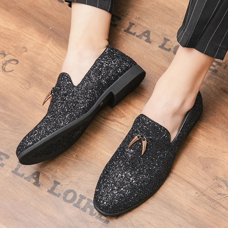 Herren Slipper – Elegantes Design – Glitzernde Oberfläche – Metallverzierung