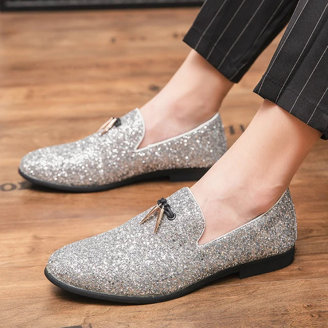 Herren Slipper – Elegantes Design – Glitzernde Oberfläche – Metallverzierung