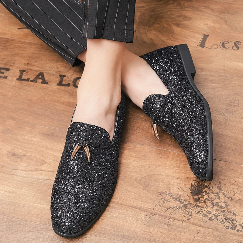 Herren Slipper – Elegantes Design – Glitzernde Oberfläche – Metallverzierung