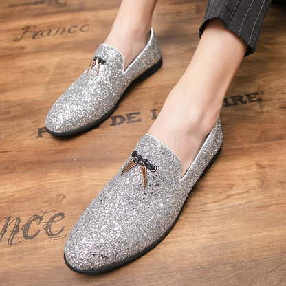 Herren Slipper – Elegantes Design – Glitzernde Oberfläche – Metallverzierung