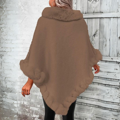 Damen Poncho – Strickdesign mit Steppmuster – Oversized – Eleganter Kunstfellbesatz