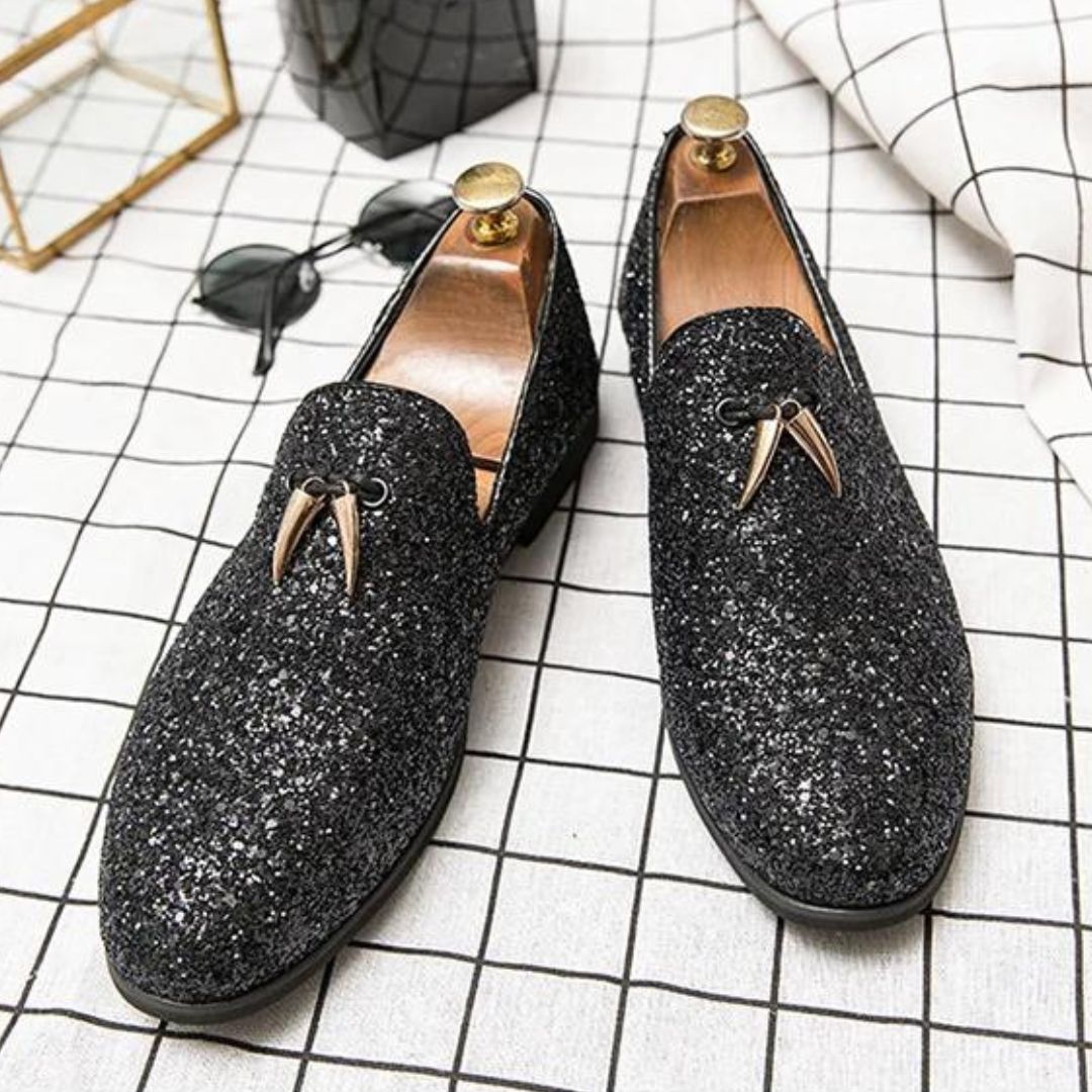 Herren Slipper – Elegantes Design – Glitzernde Oberfläche – Metallverzierung