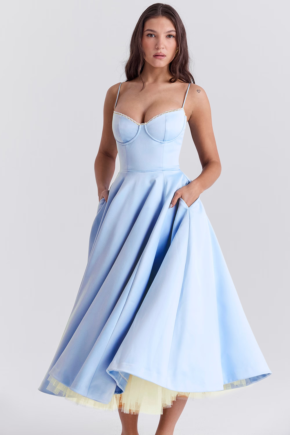 Elegantes Sommerkleid aus Baumwolle - Atmungsaktiv, Stilvoll & Ideal für warme Tage