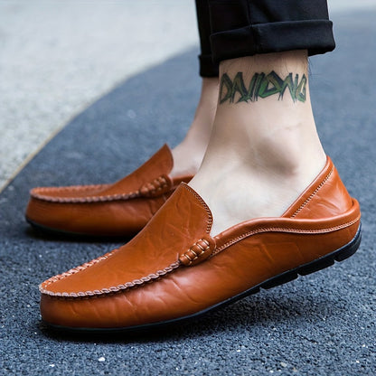 Gelbe Herren-Loafer aus Leder mit Kontrastnaht