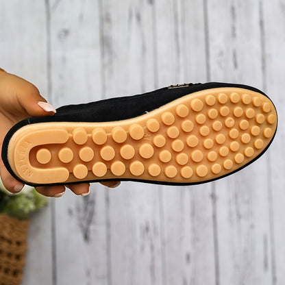 Leichte gelegenheitslaager mit metalldekor und bequemes slip-on-design für frauen