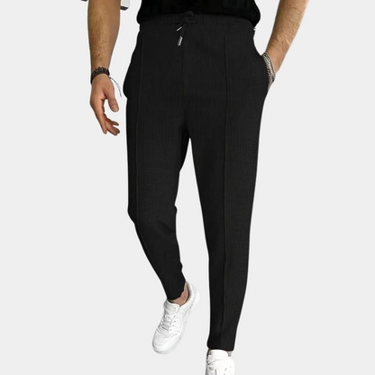 Herren Jogginghose – Leichter Stoff – Tapered Fit – Mit Bundfalten & Taschen