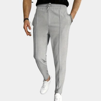 Herren Jogginghose – Leichter Stoff – Tapered Fit – Mit Bundfalten & Taschen