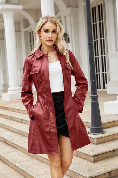 Damen Trenchcoat – Kunstleder – Taillierter Schnitt mit Gürtel – Klassischer Kragen & Schulterriegel