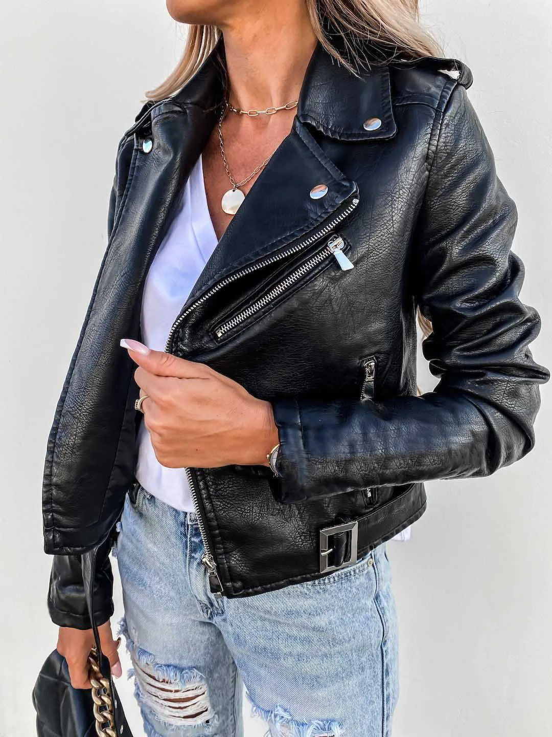 Damen Bikerjacke – Echtes Leder – Taillierter Schnitt – Asymmetrischer Reißverschluss – Gürtel