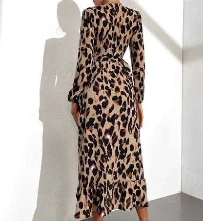 V-Ausschnitt Kleid mit Leopardenmuster