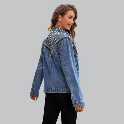 Damen Denimjacke – Verzierte Schultern – Metallnieten & Kettenfransen – Knopfleiste