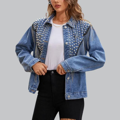 Damen Denimjacke – Verzierte Schultern – Metallnieten & Kettenfransen – Knopfleiste