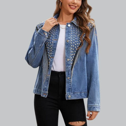 Damen Denimjacke – Verzierte Schultern – Metallnieten & Kettenfransen – Knopfleiste