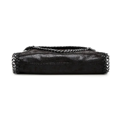 Damen Wildleder Clutch – Flap Design – Kettenriemen – Edle Stickdetails