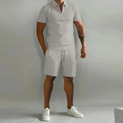 Set aus poloshirt und shorts für herren