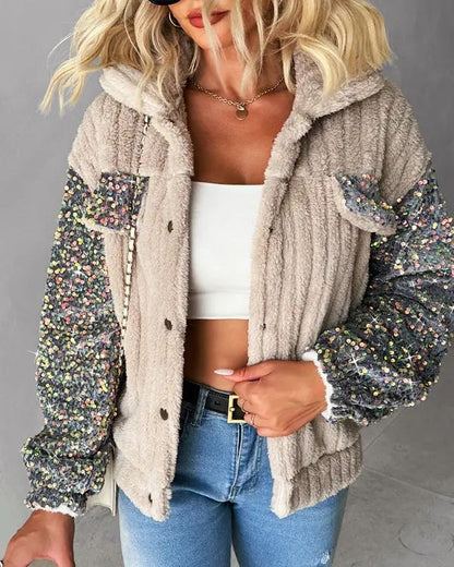 Damen Jacke – Weicher Teddy-Stoff – Paillettenärmel – Knopfleiste – Brusttaschen