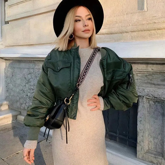 Zitta – Grüne Bomberjacke mit Taschen für einen sportlichen Look