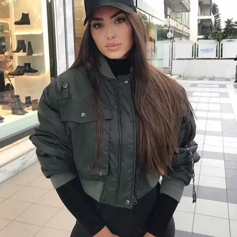 Zitta – Grüne Bomberjacke mit Taschen für einen sportlichen Look